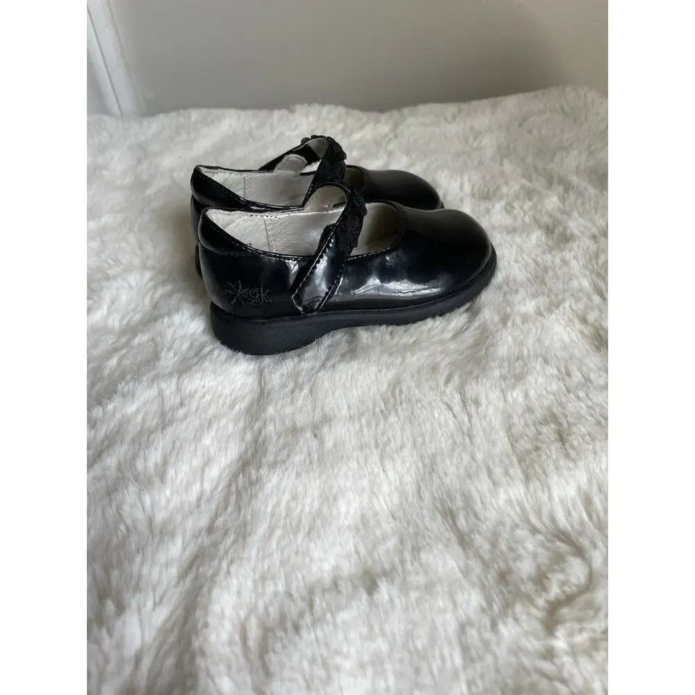 Girls Black Maryjane’s Size 4